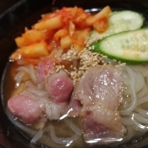 キムチとキュウリモリモリ！盛岡冷麺